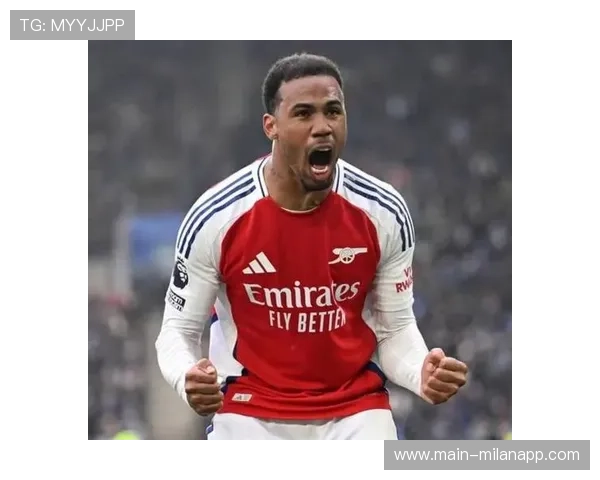 阿森纳众将圣诞探访病童，萨卡加布里埃尔送温暖