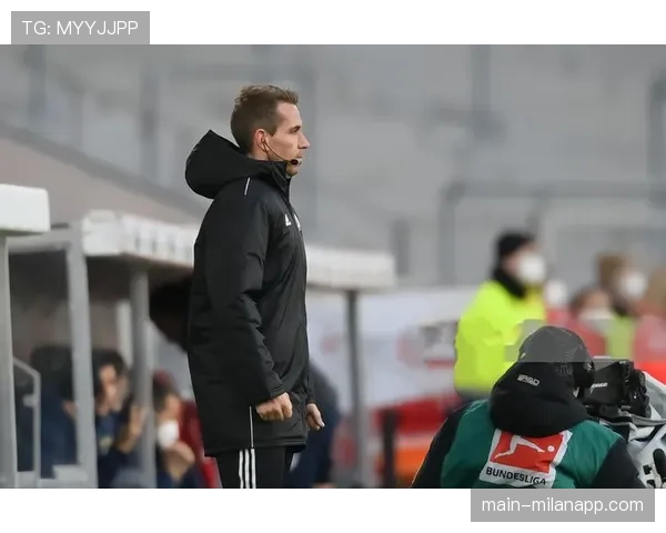 德甲裁判委员会就近期争议判罚进行内部会议评估 德甲裁判委员会就近期争议判罚进行内部会议评估